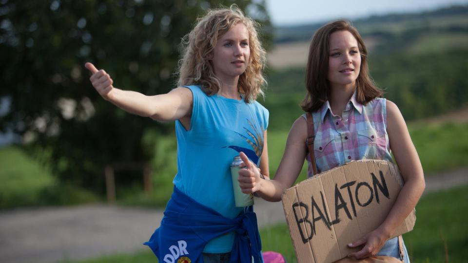 Die Schwestern Catrin und Maja reisen per Anhalter zum Balaton