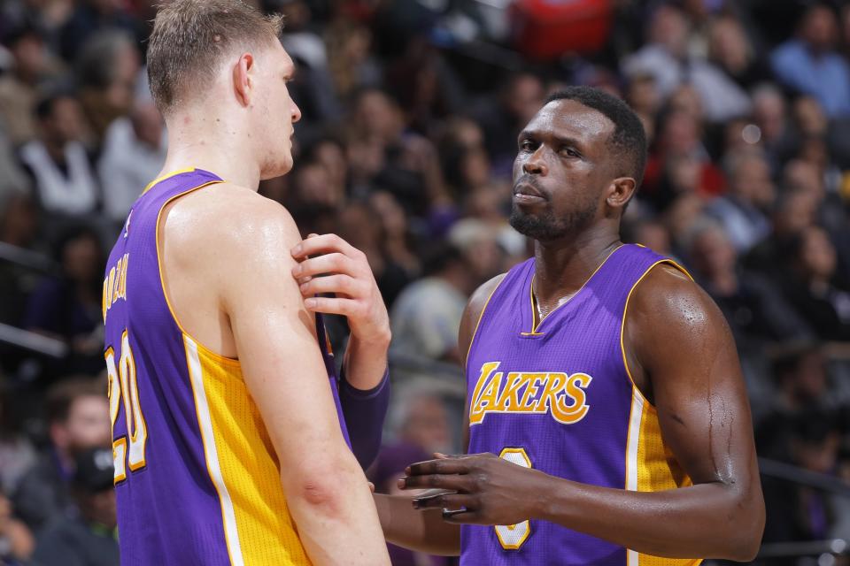 Timofey Mozgov and Luol Deng discuss strategies for getting comfortable on the bench. (Getty Images)