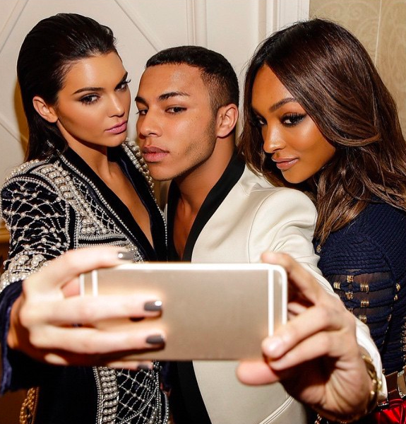 105 Ridiculous Photos of Celebrities Taking Selfies