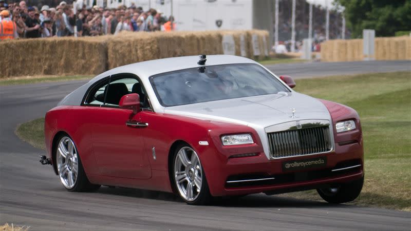 Rolls-Royce Wraith外型相當霸氣，馬力、稅金及油耗也相當驚人。（圖／翻攝維基百科）