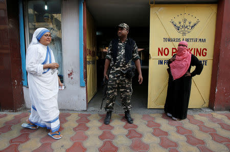 A catholic nun from the Missionaries of Charity arrives to cast her vote at a polling station during the final phase of general election in Kolkata, India, May 19, 2019. REUTERS/Rupak De Chowdhuri