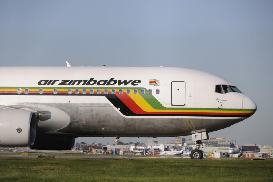 8: Boeing 767-200ER - Zimbabue