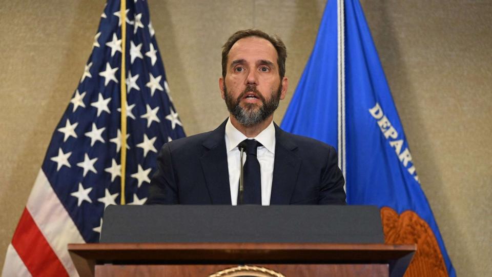 PHOTO: Special counsel Jack Smith speaks to members of the media at the US Department of Justice building in Washington, DC, on August 1, 2023. (Photo by SAUL LOEB / AFP) (Photo by SAUL LOEB/AFP via Getty Images) (Saul Loeb/AFP via Getty Images)