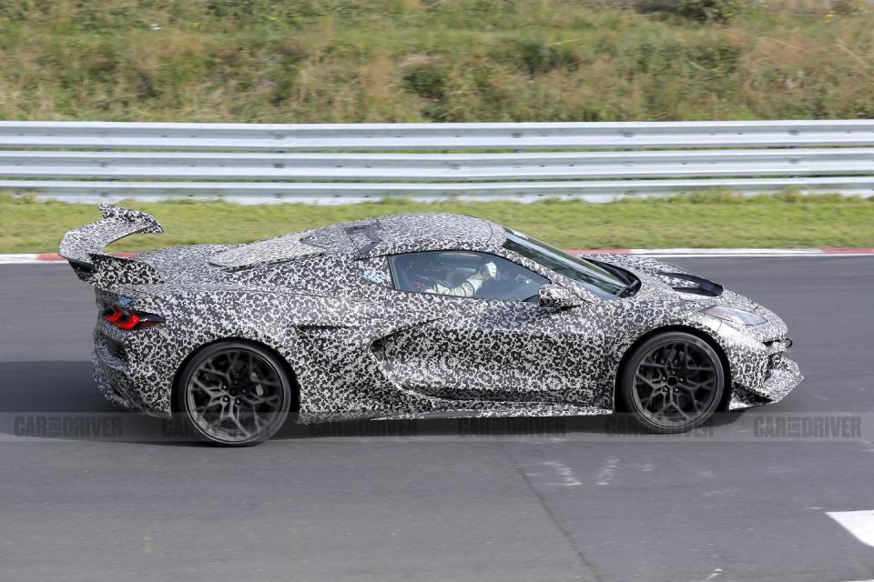 2025 chevrolet corvette zr1 spy photo