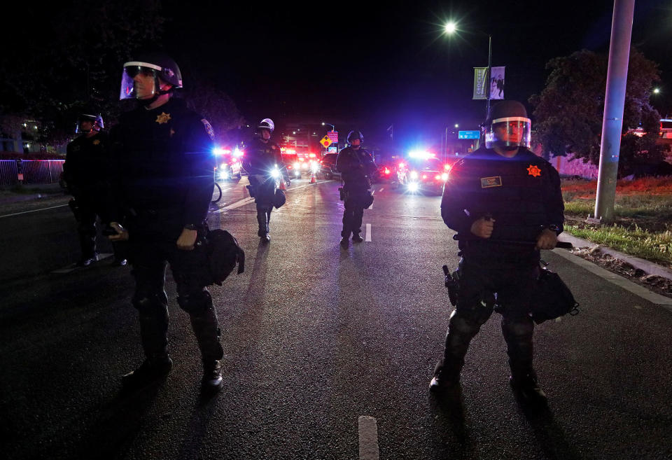 <p>Demonstrators gather outside City Hall to protest the police shooting of Stephon Clark, in Sacramento, Calif., March 30, 2018. (Photo: Bob Strong/Reuters) </p>