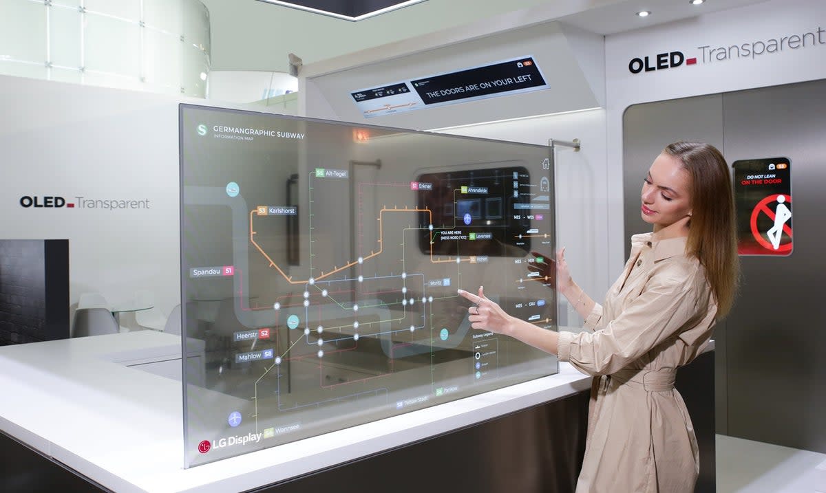 Display ads could be installed in public-transport windows  (LG )