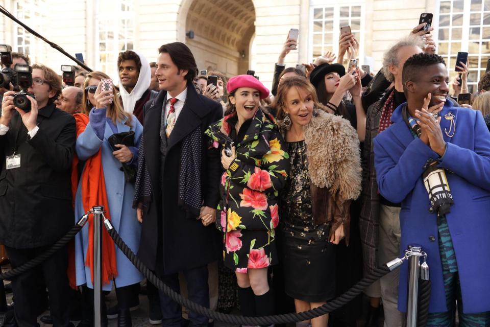 emily in paris l to r william abadie as antoine, lily collins as emily, philippine leroy beaulieu as sylvie and samuel arnold as luke in episode 110 of emily in paris cr carole bethuelnetflix © 2020