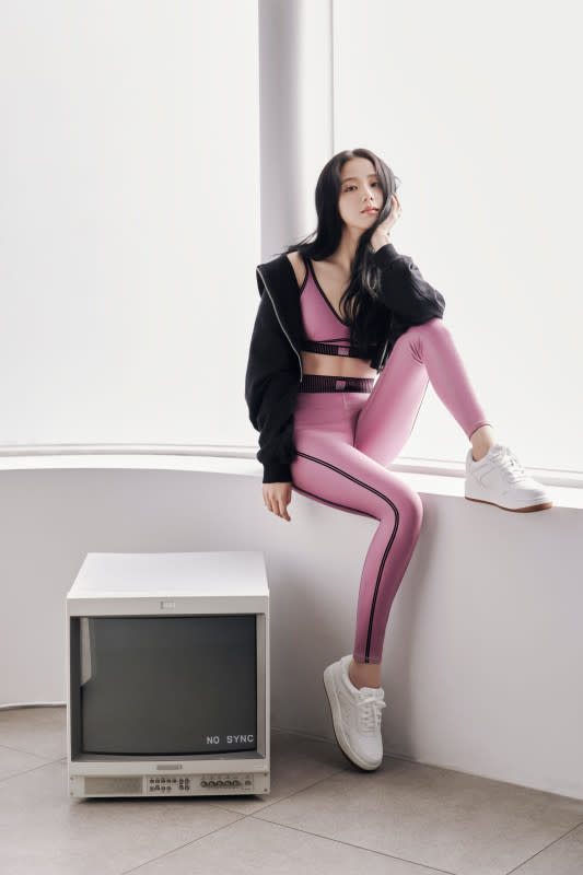 JISOO for Alo Yoga! Part: 3/4 JISOO ALO IT GIRL #JISOOxALO #JISOO  #BLACKPINK