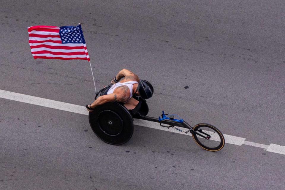 The Bluegrass 10,000 offers several competitive divisions, including for wheelchair participants.