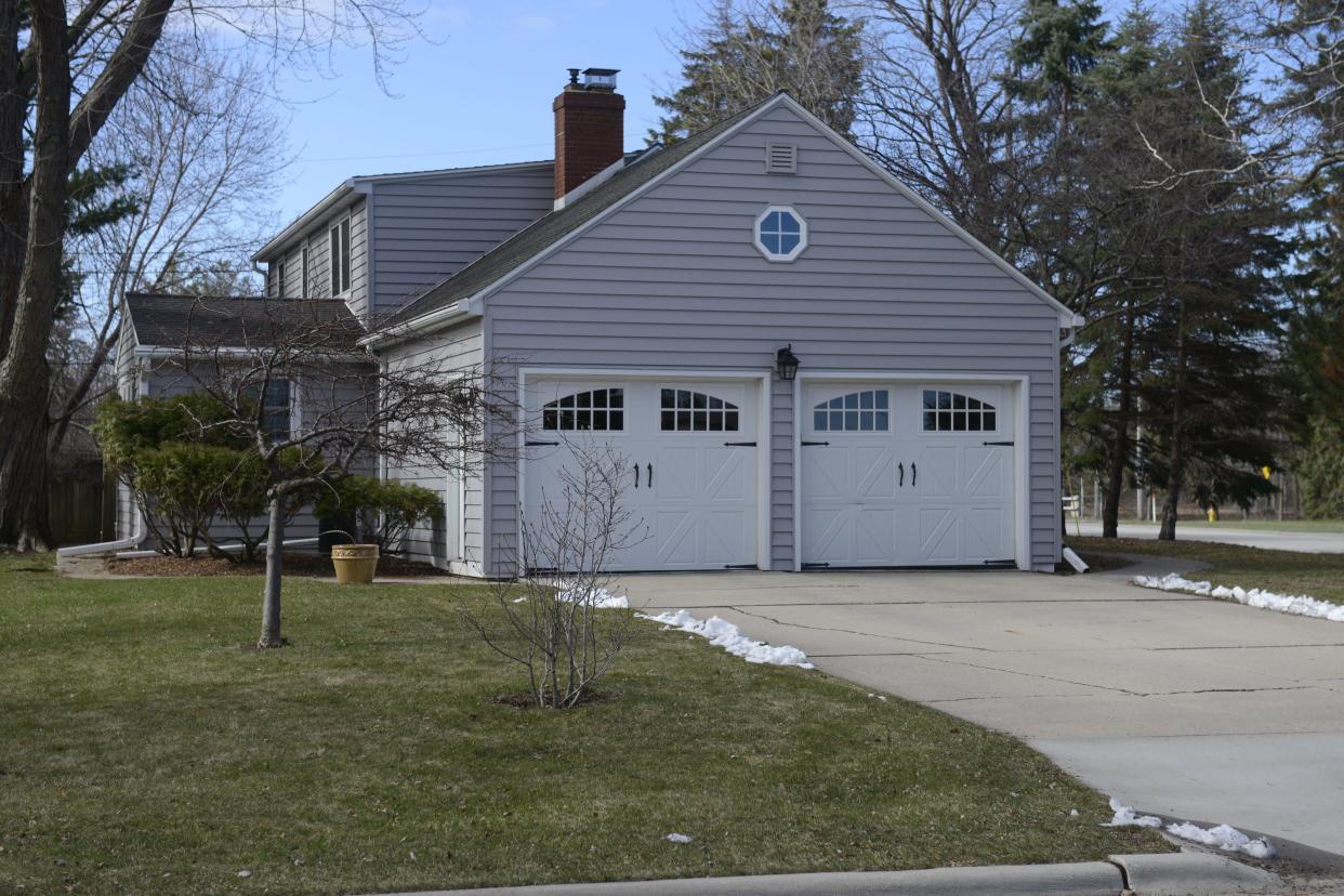 Former Green Bay Packers coach Mark Lovat listed his house in Allouez. Lovat now is with the Tennessee Titans.