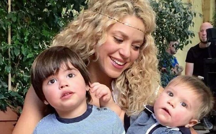 Shakira, con sus hijos, Milan y Sasha (Instagram).