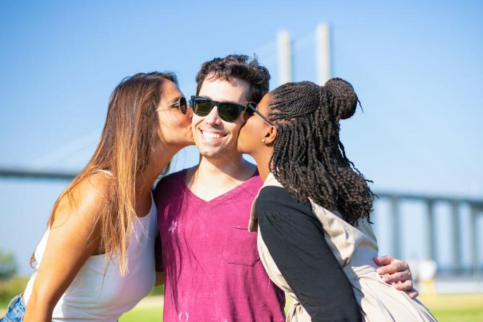 throuple kissing