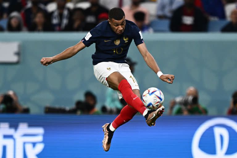 France's forward #10 Kylian Mbappe kicks the ball during the Qatar 2022 World Cup Group D football match between France and Australia at the Al-Janoub Stadium in Al-Wakrah, south of Doha on November 22, 2022. (Photo by Jewel SAMAD / AFP)