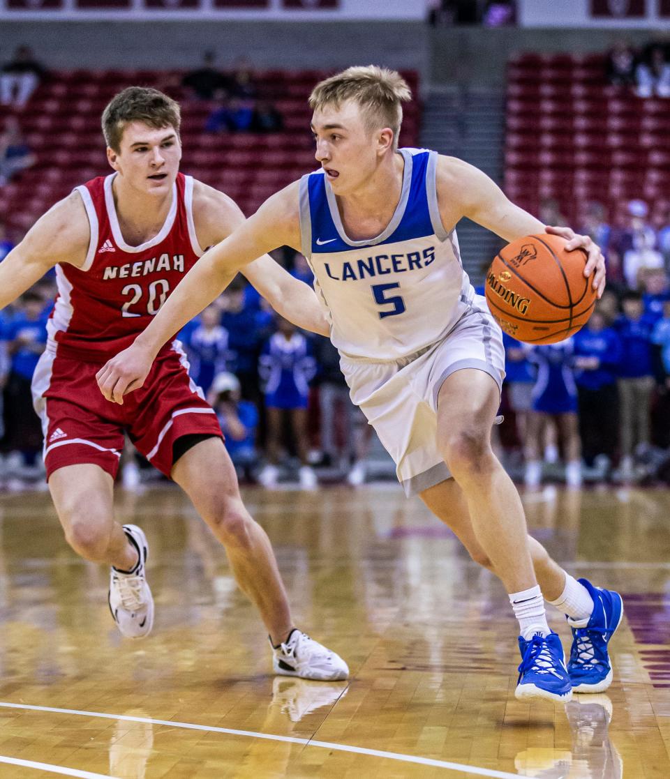 Andrew Rohde scored 34 points for the Brookfield Central Lancers in a loss to Neenah in the 2022 Division 1 boys state championship game. He played his freshman season of college at Division I St. Thomas in St. Paul, Minnesota, and on Tuesday announced his intention to transfer.