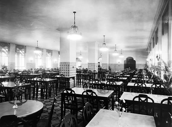 The dining room in 1925.