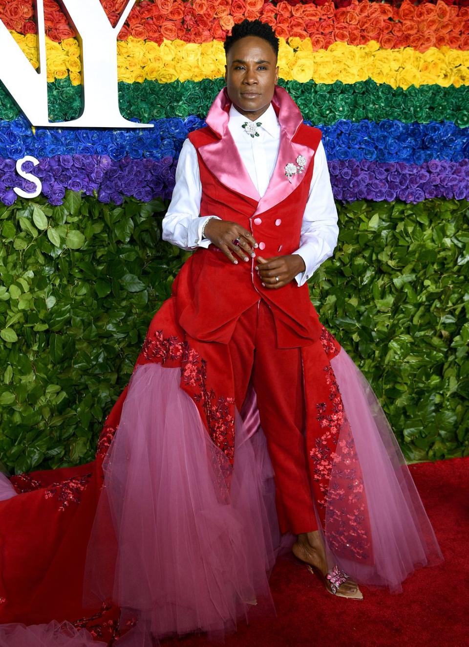 <p>Porter appeared on the red carpet wearing a custom Celestino Couture red dress, Orel Brodt custom heels, a custom bag from Emm Kuo NY and Oscar Heyman jewellery. </p><p>'I like a little bling in my accessories,' he captioned a photograph of his accessories on <a href="https://www.instagram.com/p/ByifaaoFJgo/" rel="nofollow noopener" target="_blank" data-ylk="slk:Instagram;elm:context_link;itc:0;sec:content-canvas" class="link ">Instagram</a>. 'Look at those heels queens!'</p>