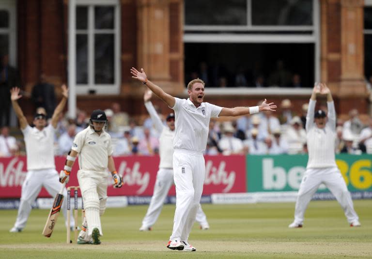 England's bowler Stuart Broad (C) appeals for an lbw against New Zealand’s batsman Tom Latham (2L) during the second day of the first Test at Lord's on May 22, 2015