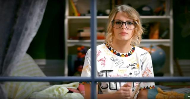 Dress Like Taylor Swift: “You Belong With Me” Music Video (May 2