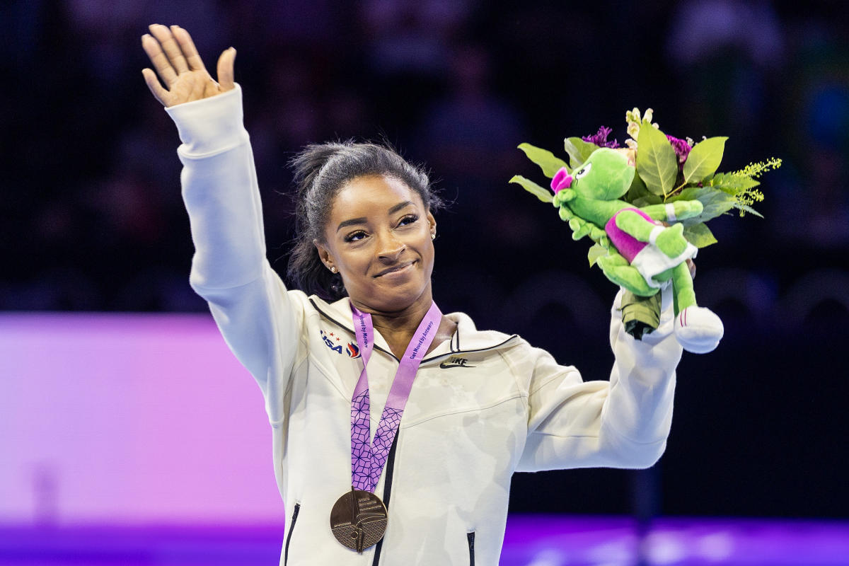 Simone Biles named 2023 AP Female Athlete of the Year, her 3rd time  claiming award - Yahoo Sports