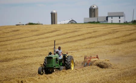 FILE PHOTO: A farmer harvests his field at his farm in Pecatonica, Illinois, U.S., July 25, 2018.  REUTERS/Joshua Lott