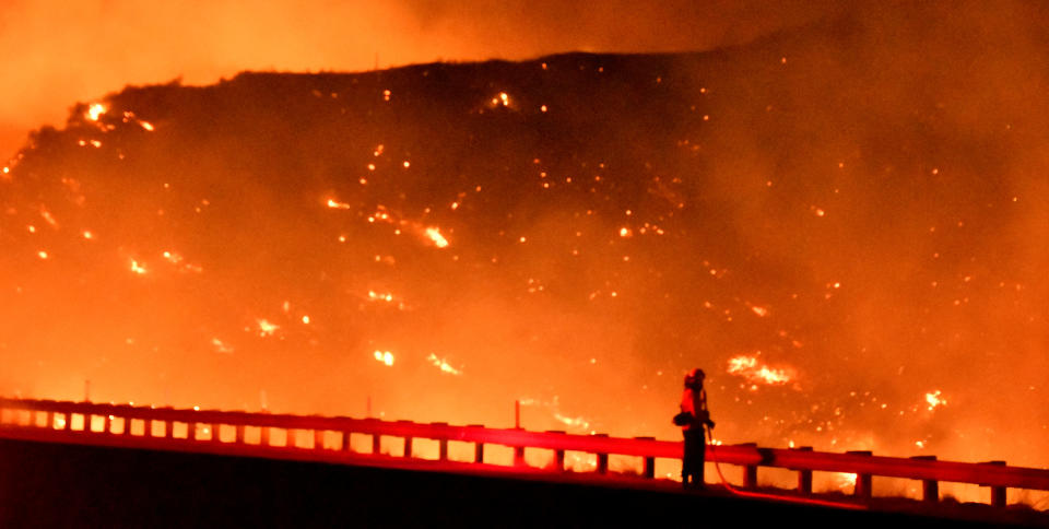 A firefighter battles a fire, as a wind driven wildfire continues to burn in Canyon Country north of Los Angeles, California, Oct. 25, 2019. (Photo: Gene Blevins/Reuters)