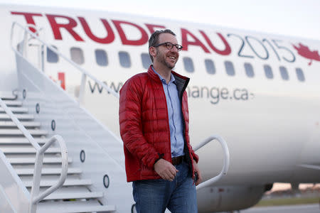 FILE PHOTO: Gerald Butts, senior adviser to Liberal leader and Prime Minister-designate Justin Trudeau, walks off the campaign plane in Winnipeg, Manitoba, Canada, October 17, 2015. REUTERS/Chris Wattie/File Photo