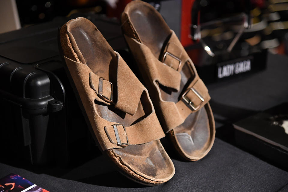 Steve Jobs' Birkenstocks. (Bild: Efren Landaos/ddp/Sipa USA)