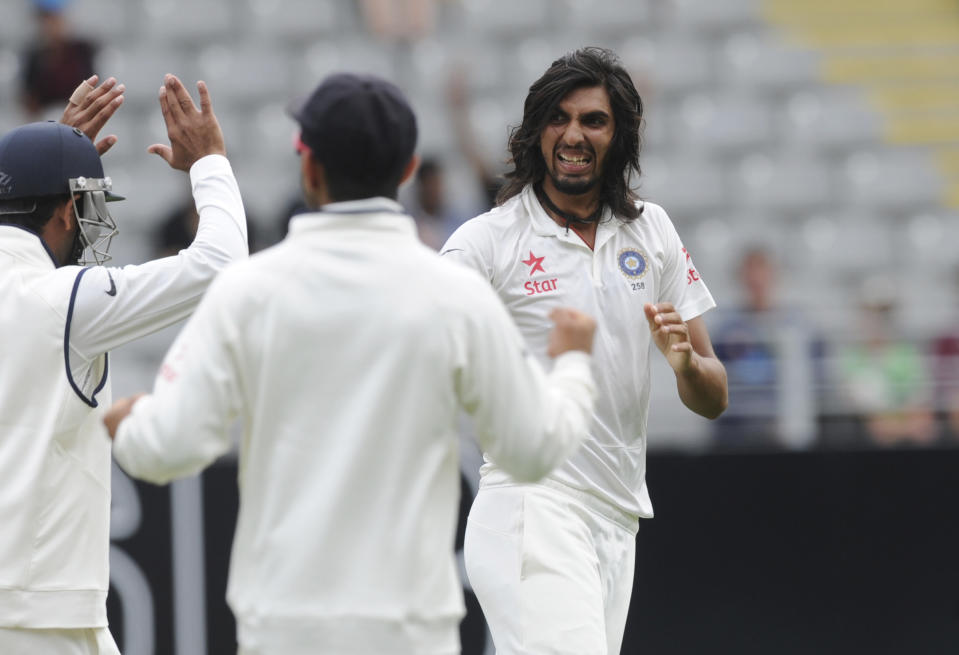 India’s Ishant Sharma, right, celebrates with team mates after dismissing New Zealand’s Ross Taylor for 3 in the first cricket test at Eden Park in Auckland, New Zealand, Thursday, Feb. 6, 2014. (AP Photo/SNPA, Ross Setford) NEW ZEALAND OUT