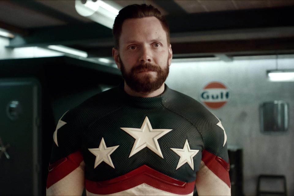 DC's Stargirl -- "Summer School: Chapter Nine" -- Image Number: STG209fg_0004r.jpg -- Pictured: Joel McHale as Sylvester Pemberton/Starman -- Photo: The CW -- © 2021 The CW Network, LLC. All Rights Reserved.