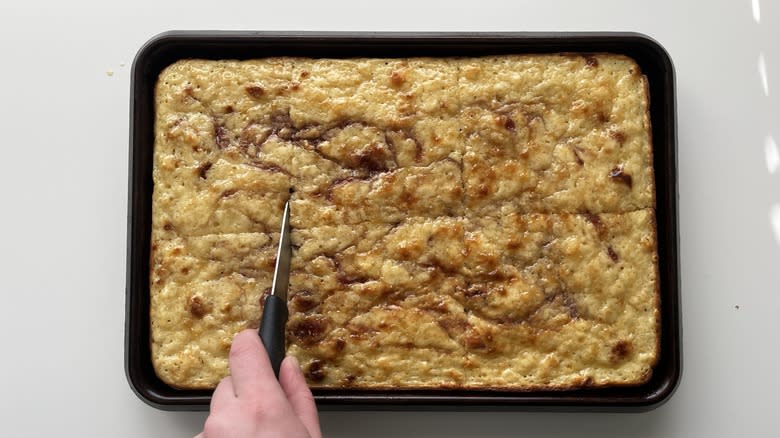 cutting rectangular pancake into squares