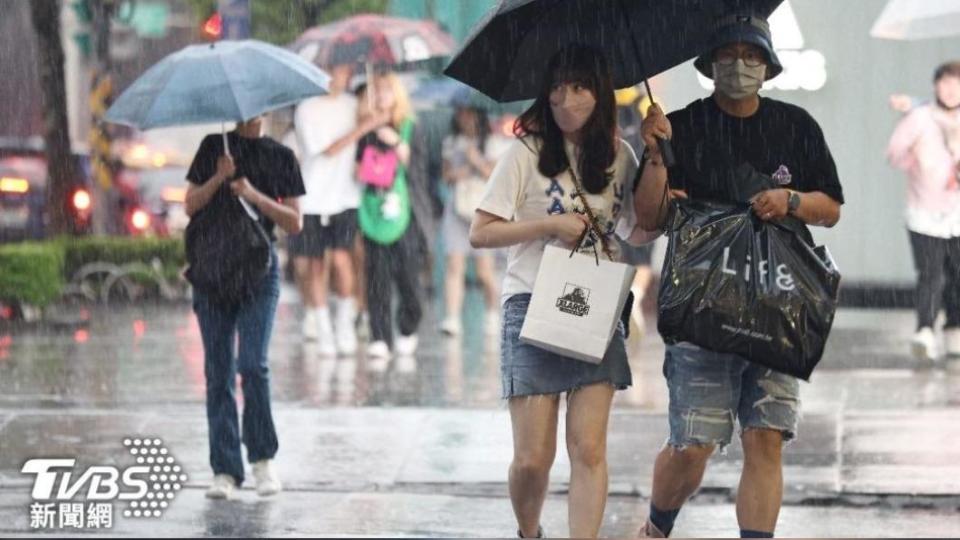 氣象署針對南投發布大雨特報。（圖／TVBS資料照）