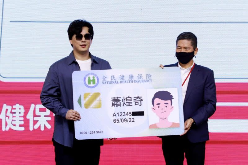 歌手蕭煌奇支持文化平權力挺「紙本藝FUN券」。（文化部提供）