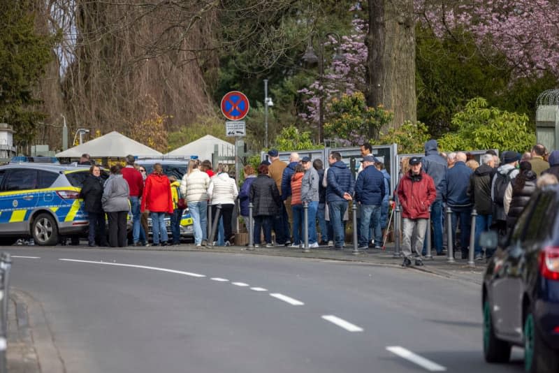 Russian citizens stand in a long queue outside the Russian Consulate General to vote during the 2024 Russian presidential elections. Thomas Banneyer/dpa