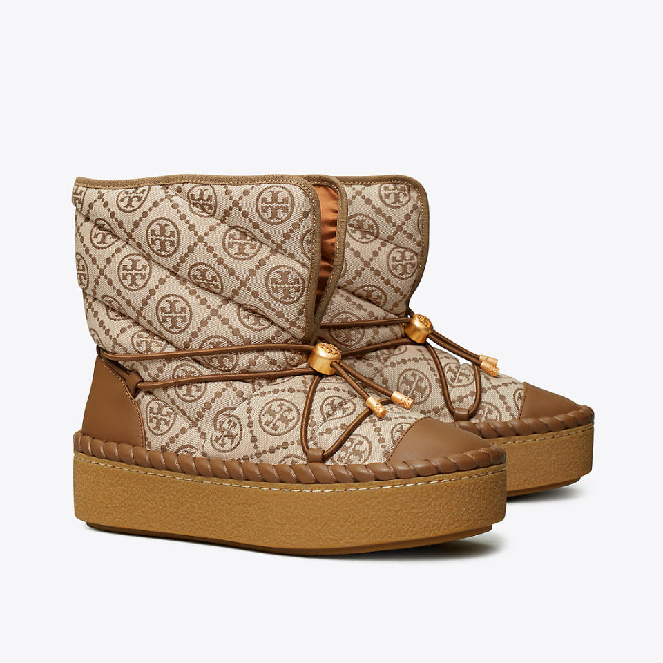 <p><a href="https://go.redirectingat.com?id=74968X1596630&url=https%3A%2F%2Fwww.toryburch.com%2Fen-us%2Fshoes%2Fboots%2Ft-monogram-sleeping-bag-boot%2F85770.html&sref=https%3A%2F%2Fwww.harpersbazaar.com%2Ffashion%2Ftrends%2Fg45921032%2Fbest-designer-snow-boots%2F" rel="nofollow noopener" target="_blank" data-ylk="slk:Shop Now;elm:context_link;itc:0;sec:content-canvas" class="link ">Shop Now</a></p><p>T Monogram Sleeping Bag Boot</p><p>toryburch.com</p><p>$179.00</p>