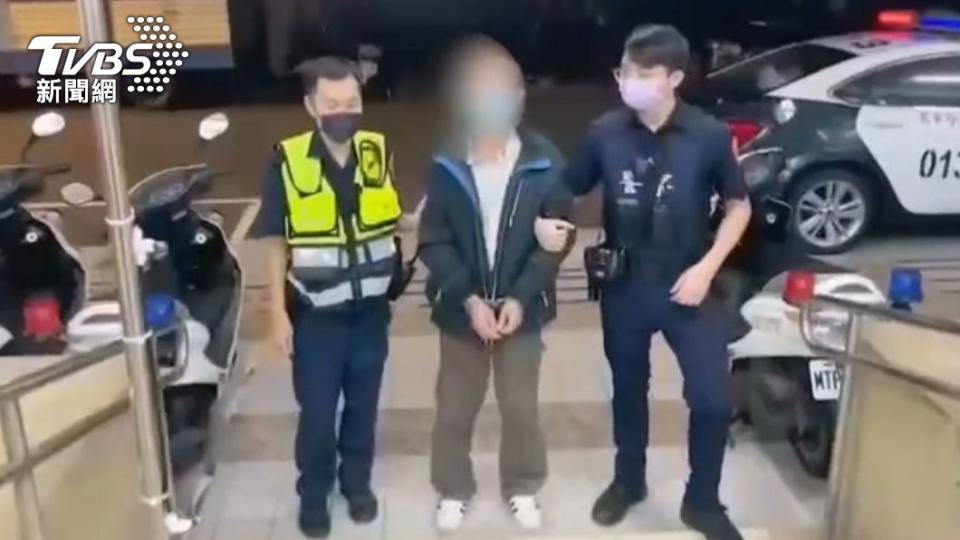 警方將人逮捕。（圖／TVBS）