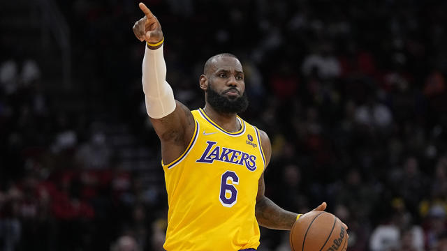 LeBron James Just Became the NBA's First Active Player to Reach Billionaire  Status