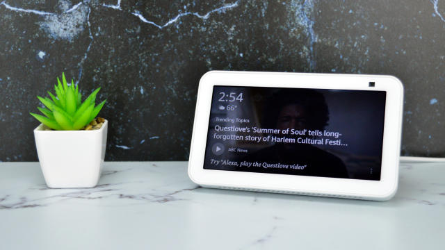 s Echo Show 5 falls to a record low of $40 in a Black Friday deal