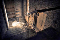 <p>A view of one of the staircases inside Rauceby, an abandoned mental asylum in Lincolnshire. (Photo: Simon Robson/Caters News) </p>