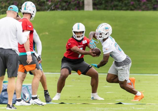 Tua Tagovailo's bad play, good day; Dolphins' offensive line does good work