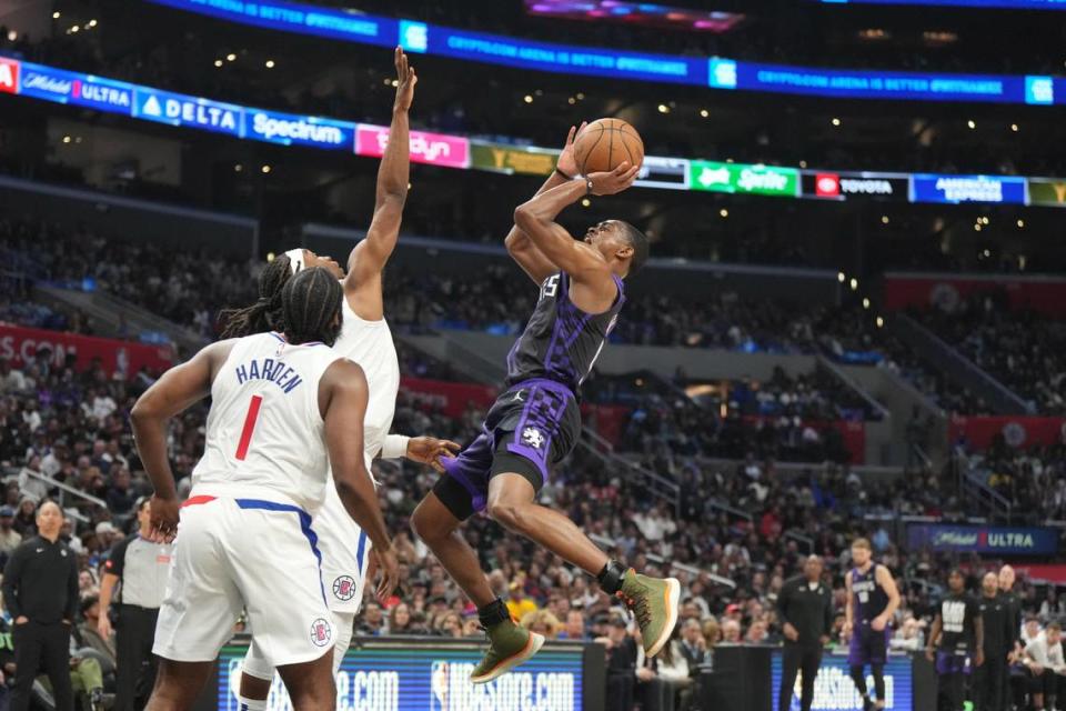 Sacramento Kings guard De’Aaron Fox (5) shoots the ball against Los Angeles Clippers guard Terance Mann (14) in the second half Sunday, Feb. 25, 2024, at Crypto.com Arena in Los Angeles. Kirby Lee/USA TODAY Sports