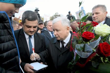 Jaroslaw Kaczynski, leader of Poland's main opposition party Law and Justice (PiS), gives autographs to supporters during an election meeting on the last day of campaigning ahead of parliamentary elections in Lublin, Poland, October 23, 2015. REUTERS/Jakub Orzechowski/Agencja Gazeta