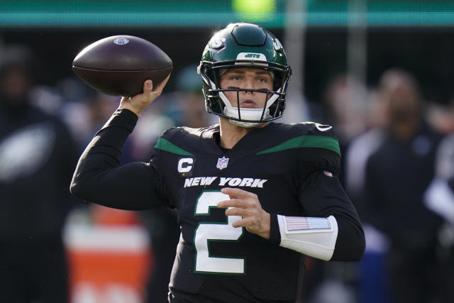 East Rutherford, New Jersey, USA. 5th Dec, 2021. Philadelphia Eagles  offensive lineman JOSH SWEAT (94) sacks New York Jets quarterback ZACH  WILSON (2) at MetLife Stadium in East Rutherford New Jersey Philadelphia