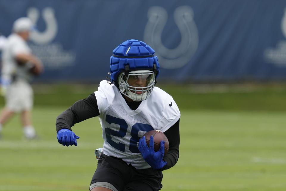 Indianapolis Colts running back Jonathan Taylor runs a drill during an NFL football organized training activity at the team's headquarters Wednesday, June 5, 2024, in Indianapolis. (AP Photo/Darron Cummings)