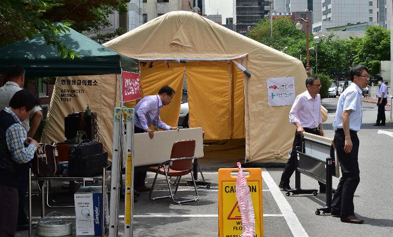 South Korean hospital workers set up an emergency center for MERS cases at the National Medical Center in Seoul, on June 1, 2015
