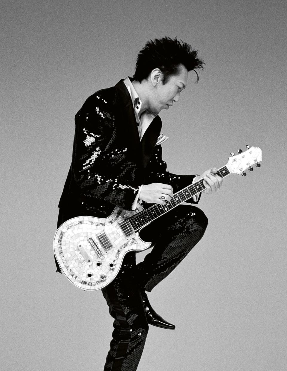 <div class="inline-image__caption"><p>Tomoyasu Hotei in Tokyo, 2002.</p></div> <div class="inline-image__credit">Sukita</div>