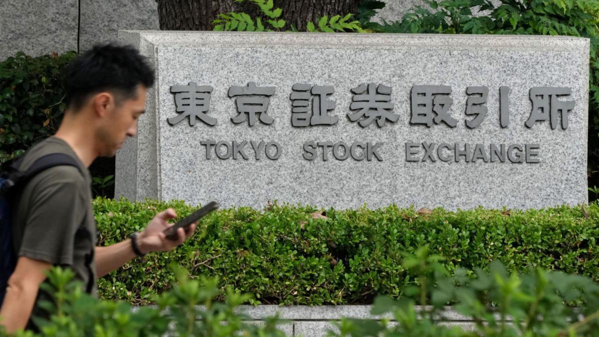 Japan stocks rebound a day after global market rout