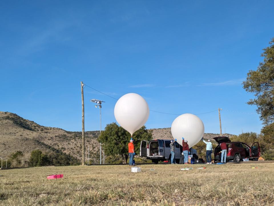 Virginia Tech team preparing their two high-altitude balloons for launch during the October 2023 eclipse in Roswell, NM. (Virginia Tech)