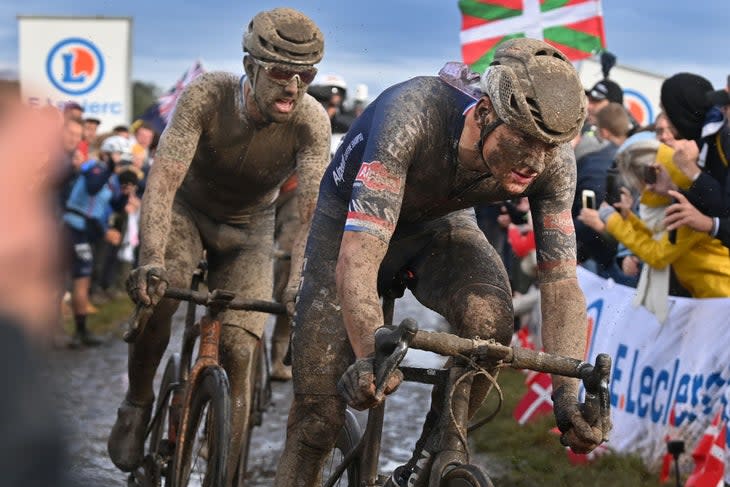 <span class="article__caption">Van der Poel raced tubulars in the sloppy 2021 edition, but will race tubeless Sunday.</span> (Photo: DAVID STOCKMAN/BELGA MAG/AFP via Getty Images)