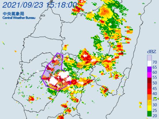 全台5縣市大雷雨警訊。（圖／中央氣象局）