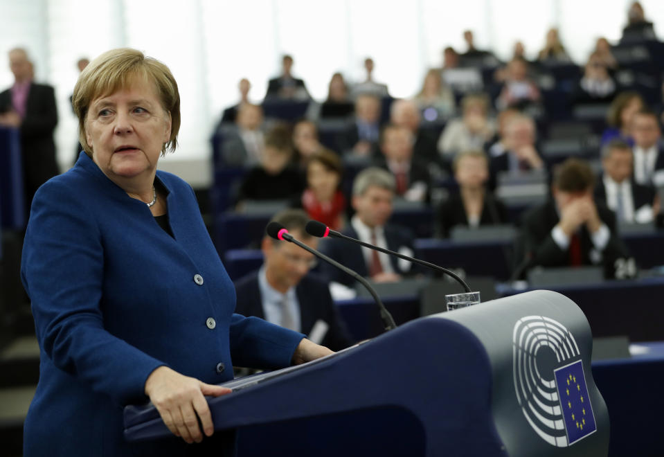 Angela Merkel bei ihrer Rede zur Zukunft Europas in Straßburg. (Bild: Jean-Francois Badias/AP/dpa)